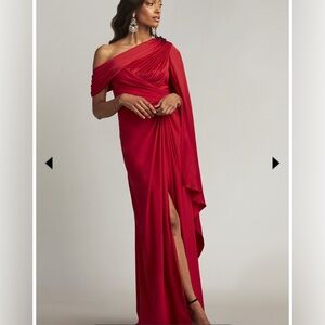 Tadashi Shoji
EMBER CAPE SLEEVE GOWN size 16